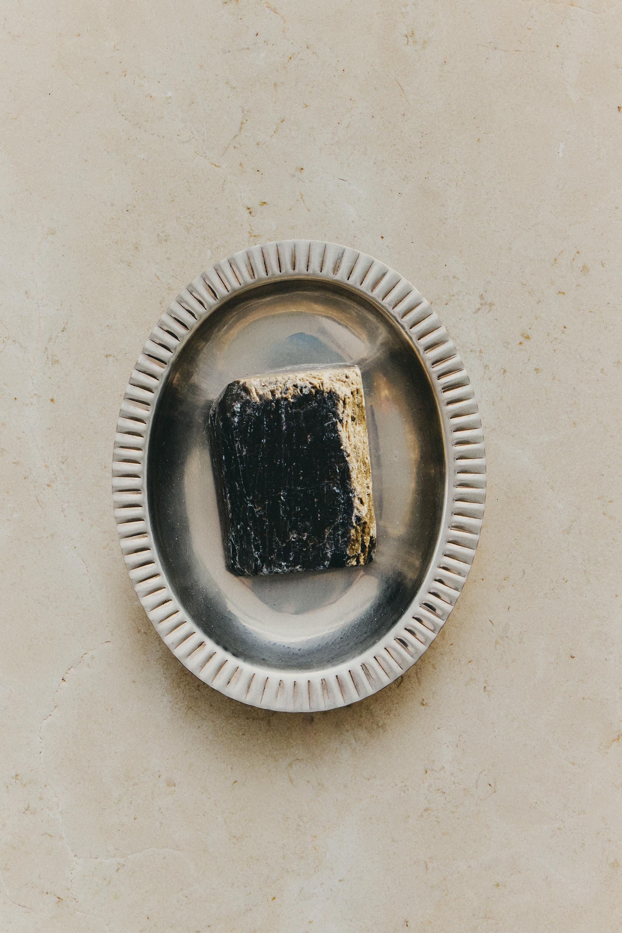 WAVY METAL BATHROOM SOAP DISH